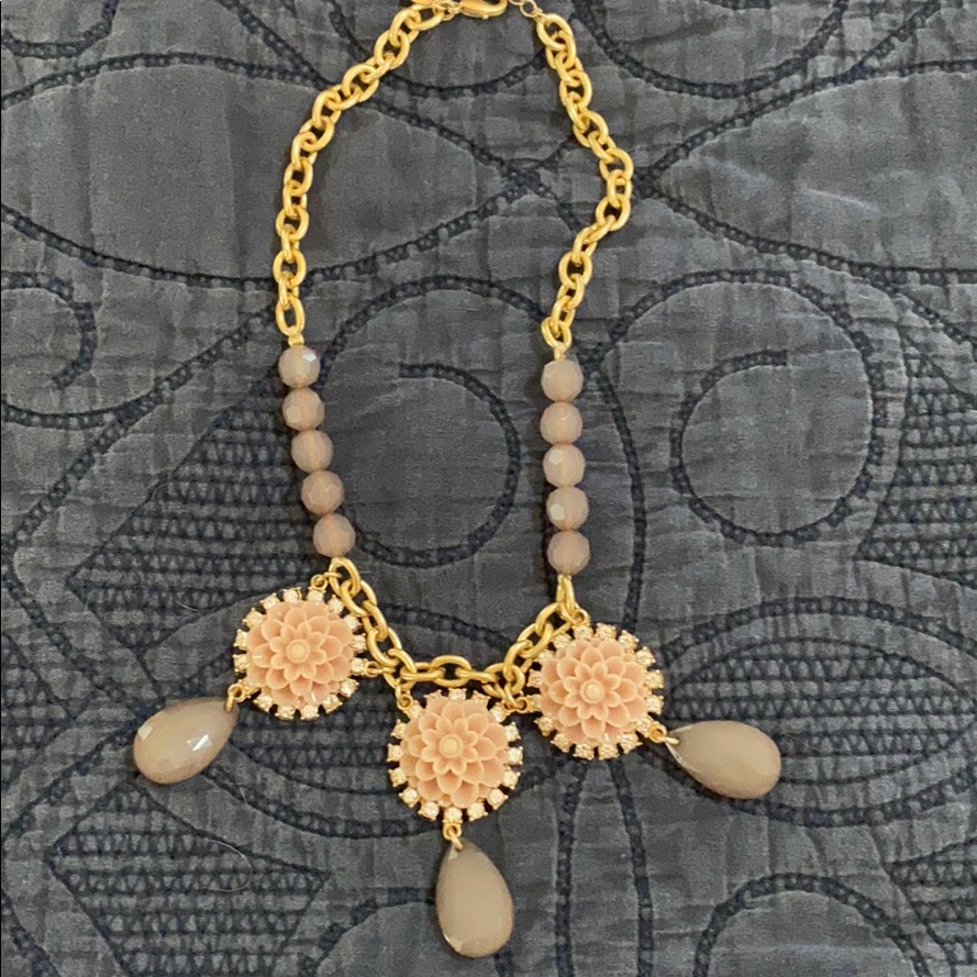 Gorgeous Never Won Necklace 17$